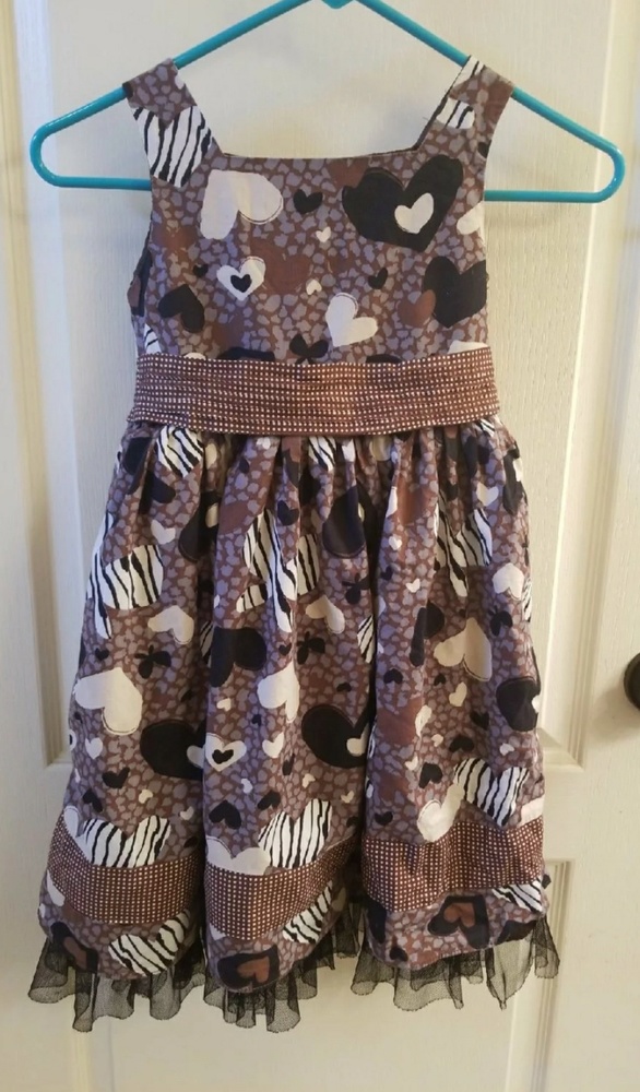 Girls dress missing a button 6x